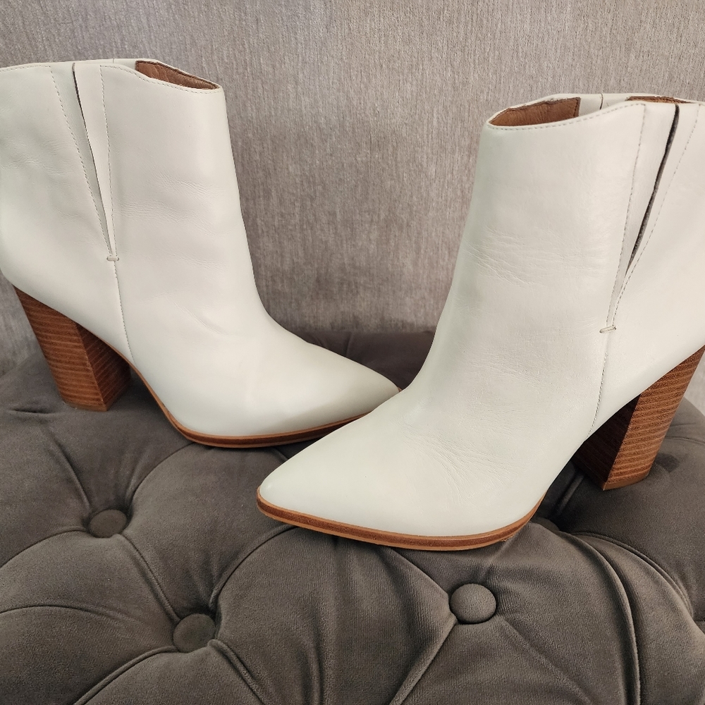 Halogen White Boots (runs small/fits size 8-8.5)